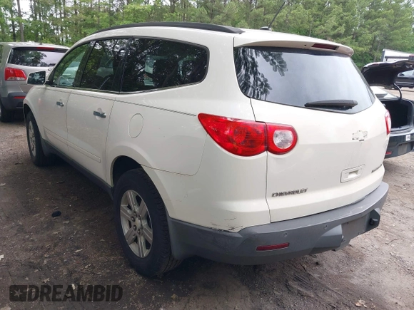 2011 Chevrolet Traverse 1LT z VIN 1GNKRGED3BJ128529, wystawiony jako IAAI lot #42355440 z przebiegiem 166 008 mil mil oraz . Historia ofert i sprzedaży dostępna na DreamBid. Obrazek 3.
