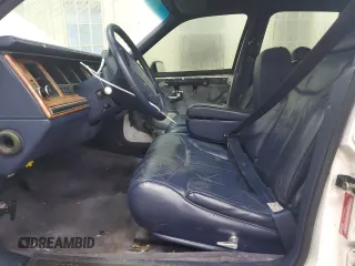 1994 Lincoln Town Car Signature z VIN 1LNLM82W9RY687636, wystawiony jako Copart lot #43805135 z przebiegiem Nie podano mil oraz Szkoda całkowita • Salvage title. Historia ofert i sprzedaży dostępna na DreamBid. Obrazek 7.