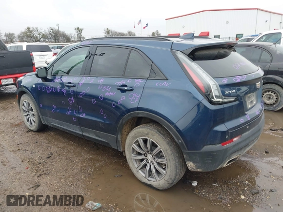 2022 Cadillac XT4 FWD Sport with VIN 1GYFZER44NF151862, listed as a IAAI auction lot 41429850 with 9,854 mi miles. Bid and sale history available at carsss.com. Image 3.