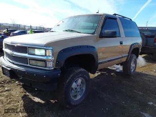 1998 Chevrolet Tahoe with VIN 3GNEK18R2WG122041, listed as a IAAI auction lot 41543943 with 106,978 mi miles. Bid and sale history available at carsss.com. Image 2.