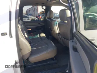 2002 Chevrolet Suburban LS with VIN 1GNEC16T32J198422, listed as a IAAI auction lot 41699753 with 204,504 mi miles. Bid and sale history available at carsss.com. Image 8.