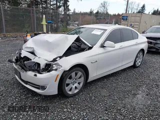 2013 BMW 5 Series 528i xDrive with VIN WBAXH5C54DDW13438, listed as a IAAI auction lot 41851954 with 122,653 mi miles. Bid and sale history available at carsss.com. Image 2.