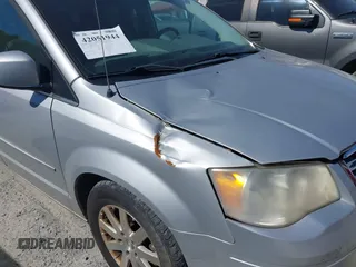 2008 Chrysler Town & Country Touring with VIN 2A8HR54P88R114822, listed as a IAAI auction lot 42051944 with 204,282 mi miles and . Bid and sale history available at DreamBid. Image 6.
