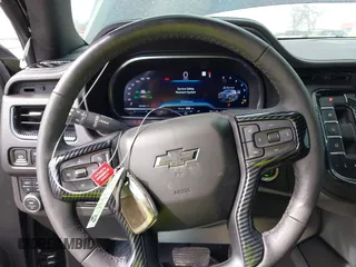 2022 Chevrolet Suburban z VIN 1GNSKDKL5NR218592, wystawiony jako IAAI lot #41989302 z przebiegiem 184 080 mil mil oraz . Historia ofert i sprzedaży dostępna na DreamBid. Obrazek 11.