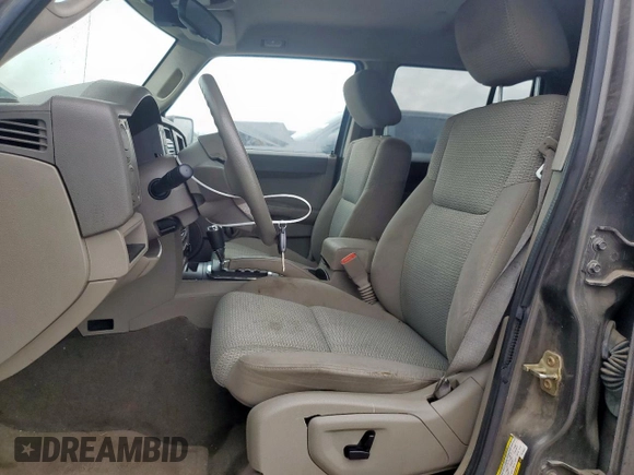 2006 Jeep Commander z VIN 1J8HH48NX6C106832, wystawiony jako Copart lot #60544515 z przebiegiem 170 404 mil mil oraz Czysty tytuł • Clean title. Historia ofert i sprzedaży dostępna na DreamBid. Obrazek 7.
