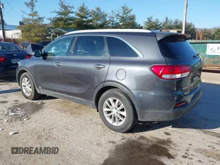 2016 Kia Sorento LX with VIN 5XYPGDA32GG158824, listed as a IAAI auction lot 38800051 with 82,195 mi miles. Bid and sale history available at carsss.com. Image 3.