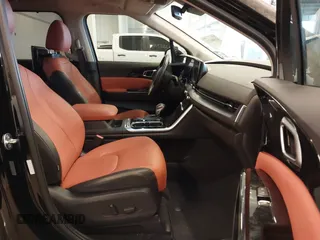 2024 Kia Carnival SX Prestige with VIN KNDNE5H39R6423849, listed as a IAAI auction lot 41586526 with 17,545 mi miles and . Bid and sale history available at DreamBid. Image 5.