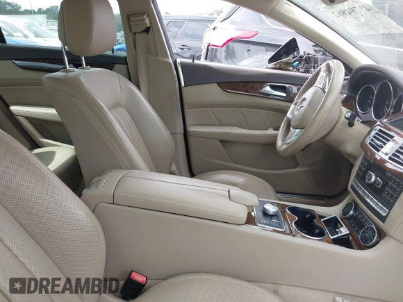 2013 Mercedes-Benz CLS-Class CLS 550 with VIN WDDLJ9BB1DA083618, listed as a IAAI auction lot 41794862 with 106,484 mi miles. Bid and sale history available at carsss.com. Image 5.