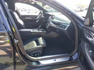 2022 BMW 7 Series 740i with VIN WBA7T2C04NCG89916, listed as a IAAI auction lot 41319575 with 31,062 mi miles. Bid and sale history available at carsss.com. Image 5.
