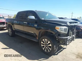 2018 Toyota Tundra 2WD SR5 with VIN 5TFFY5F17JX238694, listed as a IAAI auction lot 41823821 with 175,248 mi miles. Bid and sale history available at carsss.com. Image 1.