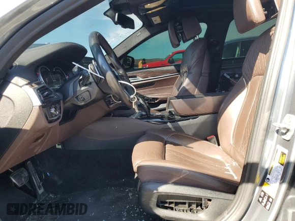 2018 BMW 5 Series M550i xDrive z VIN WBAJB9C55JB036120, wystawiony jako Copart lot #49134865 z przebiegiem Nie podano mil oraz Szkoda całkowita • Salvage title. Historia ofert i sprzedaży dostępna na DreamBid. Obrazek 7.