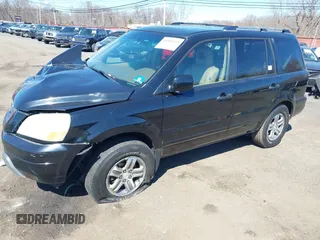 2005 Honda Pilot EX-L with VIN 5FNYF18555B043104, listed as a IAAI auction lot 41888235 with 127,781 mi miles. Bid and sale history available at carsss.com. Image 2.