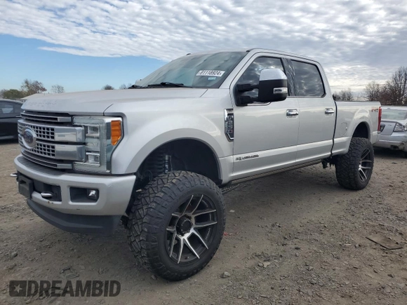 2017 Ford F-250 Lariat z VIN 1FT7W2BT9HEB39980, wystawiony jako Copart lot #81118924 z przebiegiem 135 471 mil mil oraz Szkoda całkowita • Salvage title. Historia ofert i sprzedaży dostępna na DreamBid. Obrazek 1.