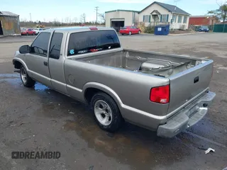 2002 Chevrolet S-10 LS with VIN 1GCCS19W128174992, listed as a IAAI auction lot 41739237 with Not Provided miles. Bid and sale history available at carsss.com. Image 3.