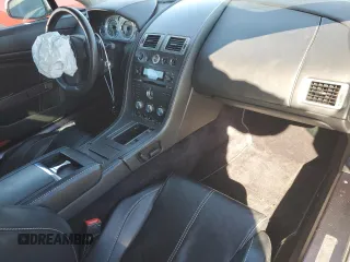 2008 Aston Martin Vantage z VIN SCFBF04B18GD08286, wystawiony jako Copart lot #42556915 z przebiegiem 24 881 mil mil oraz Szkoda całkowita • Salvage title. Historia ofert i sprzedaży dostępna na DreamBid. Obrazek 8.