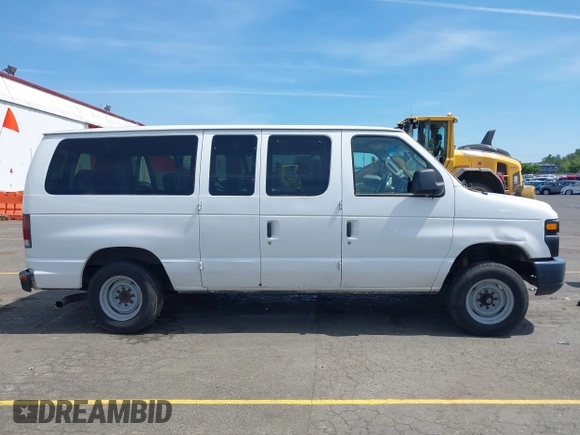 2013 Ford Econoline Passenger XL z VIN 1FBNE3BL4DDA56459, wystawiony jako IAAI lot #42223633 z przebiegiem 411 732 mil mil oraz . Historia ofert i sprzedaży dostępna na DreamBid. Obrazek 13.