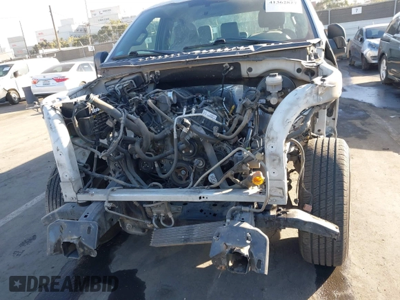2018 Ford F-150 XL z VIN 1FTEX1CB5JKD81449, wystawiony jako IAAI lot #41362827 z przebiegiem Nie podano mil oraz . Historia ofert i sprzedaży dostępna na DreamBid. Obrazek 13.