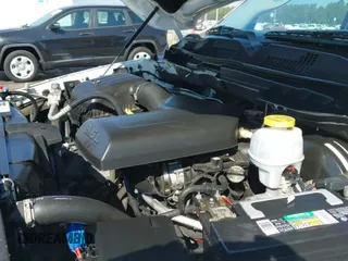 2018 Ram 1500 Big Horn z VIN 1C6RR7GG2JS259241, wystawiony jako IAAI lot #43140129 z przebiegiem 164 943 mil mil oraz . Historia ofert i sprzedaży dostępna na DreamBid. Obrazek 19.