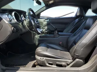 2007 Ford Mustang Deluxe z VIN 1ZVHT80N275227754, wystawiony jako Copart lot #58585035 z przebiegiem 160 466 mil mil oraz Nie do naprawy • Non repairable. Historia ofert i sprzedaży dostępna na DreamBid. Obrazek 7.