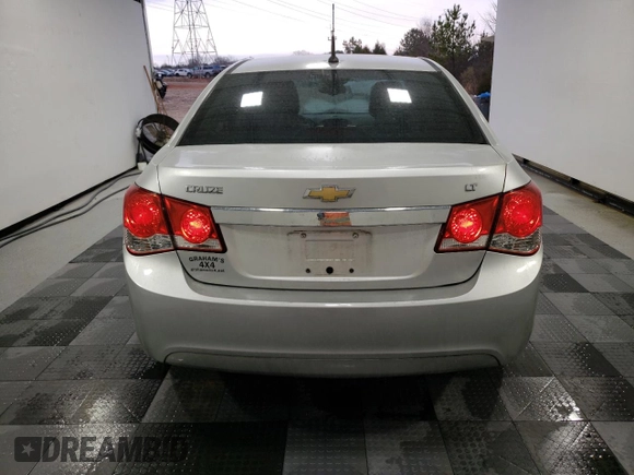 2014 Chevrolet Cruze 2LT z VIN 1G1PE5SB9E7181506, wystawiony jako Copart lot #46453855 z przebiegiem 151 602 mil mil oraz Szkoda całkowita • Salvage title. Historia ofert i sprzedaży dostępna na DreamBid. Obrazek 6.