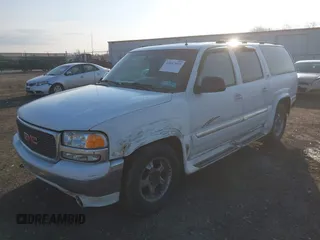 2002 GMC Yukon XL SLT with VIN 3GKFK16Z32G215746, listed as a IAAI auction lot 42097959 with 233,023 mi miles. Bid and sale history available at carsss.com. Image 2.
