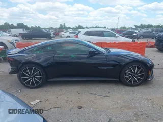 2020 Aston Martin Vantage z VIN SCFSMGAW4LGN03097, wystawiony jako IAAI lot #42227516 z przebiegiem Nie podano mil oraz . Historia ofert i sprzedaży dostępna na DreamBid. Obrazek 14.