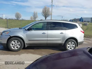 2012 Chevrolet Traverse LS z VIN 1GNKRFED7CJ330186, wystawiony jako IAAI lot #41806198 z przebiegiem 132 703 mil mil oraz . Historia ofert i sprzedaży dostępna na DreamBid. Obrazek 14.