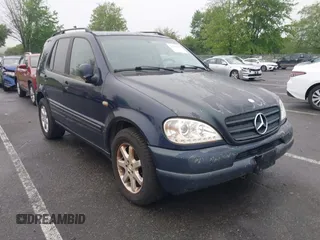 1999 Mercedes-Benz M 320/430/500 z VIN 4JGAB72E1XA124455, wystawiony jako IAAI lot #42259006 z przebiegiem 394 115 mil mil oraz . Historia ofert i sprzedaży dostępna na DreamBid. Obrazek 1.