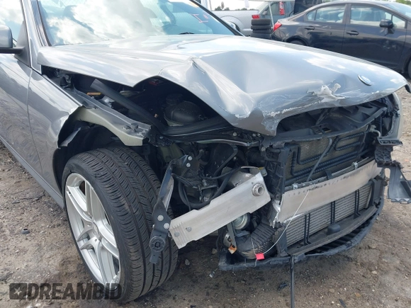 2013 Mercedes-Benz C 250 с VIN WDDGJ4HB3DF944912, выставлен на аукционе IAAI как лот 42411650 с пробегом 91 362 миль миль и . История ставок и продаж доступна на DreamBid. Изображение 6.