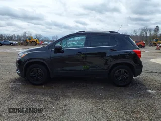 2018 Chevrolet Trax LT with VIN 3GNCJPSB7JL332871, listed as a IAAI auction lot 41946788 with 60,987 mi miles. Bid and sale history available at carsss.com. Image 15.