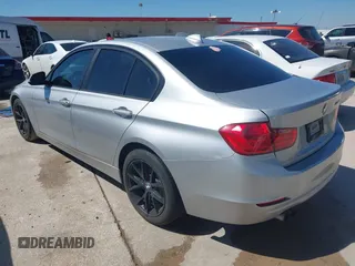 2012 BMW 3 Series 328i z VIN WBA3A5C54CF343424, wystawiony jako IAAI lot #42249402 z przebiegiem 90 120 mil mil oraz . Historia ofert i sprzedaży dostępna na DreamBid. Obrazek 3.