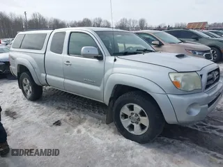 2008 Toyota Tacoma with VIN 5TEUU42N68Z574538, listed as a IAAI auction lot 41675140 with 236,697 mi miles and . Bid and sale history available at DreamBid. Image 1.