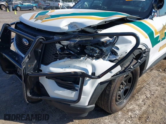 2022 Ford Police Interceptor Utility z VIN 1FM5K8AB2NGA02664, wystawiony jako IAAI lot #40499840 z przebiegiem 7 067 mil mil oraz . Historia ofert i sprzedaży dostępna na DreamBid. Obrazek 6.