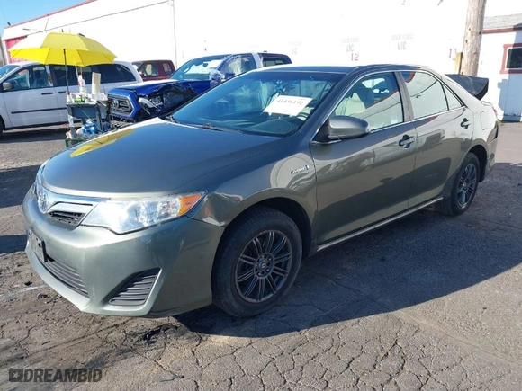 2013 Toyota Camry Hybrid LE with VIN 4T1BD1FK2DU094842, listed as a IAAI auction lot 41436192 with 136,647 mi miles. Bid and sale history available at carsss.com. Image 2.