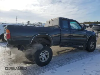 1996 Toyota Tacoma z VIN 4TAWM72N8TZ183580, wystawiony jako Copart lot #42058255 z przebiegiem 271 645 mil mil oraz Szkoda całkowita • Salvage title. Historia ofert i sprzedaży dostępna na DreamBid. Obrazek 3.