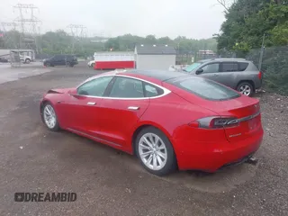 2018 Tesla Model S 75D с VIN 5YJSA1E27JF247637, выставлен на аукционе IAAI как лот 42406743 с пробегом 150 553 миль миль и . История ставок и продаж доступна на DreamBid. Изображение 3.