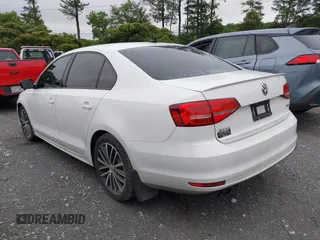 2015 Volkswagen Jetta SE z VIN 3VWD17AJ2FM203795, wystawiony jako IAAI lot #42353495 z przebiegiem 150 903 mil mil oraz . Historia ofert i sprzedaży dostępna na DreamBid. Obrazek 3.