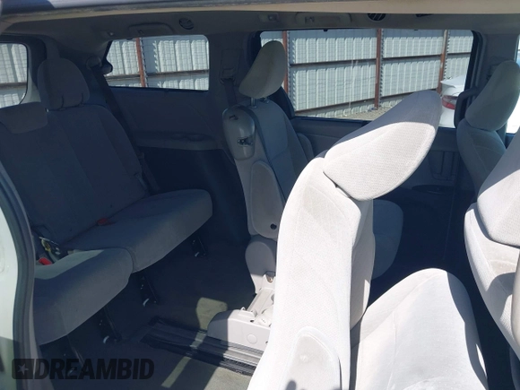 2016 Toyota Sienna LE AAS with VIN 5TDKK3DCXGS709132, listed as a IAAI auction lot 41993473 with 270,811 mi miles. Bid and sale history available at carsss.com. Image 8.