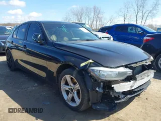 2015 BMW 3 Series 328i xDrive z VIN WBA3B3G51FNT17272, wystawiony jako IAAI lot #41961948 z przebiegiem 151 532 mil mil oraz . Historia ofert i sprzedaży dostępna na DreamBid. Obrazek 1.