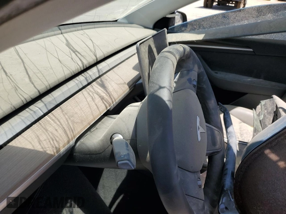 2024 Tesla Model Y z VIN 7SAYGDED6RF204899, wystawiony jako Copart lot #65517855 z przebiegiem Nie podano mil oraz Czysty tytuł • Clean title. Historia ofert i sprzedaży dostępna na DreamBid. Obrazek 9.