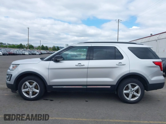 2017 Ford Explorer XLT z VIN 1FM5K8D88HGC35582, wystawiony jako IAAI lot #39443704 z przebiegiem 75 251 mil mil oraz . Historia ofert i sprzedaży dostępna na DreamBid. Obrazek 14.
