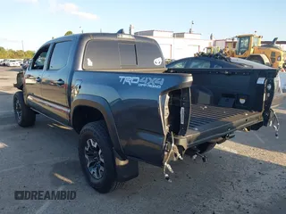 2022 Toyota Tacoma SR z VIN 3TMCZ5AN1NM531884, wystawiony jako IAAI lot #42257444 z przebiegiem Nie podano mil oraz . Historia ofert i sprzedaży dostępna na DreamBid. Obrazek 3.