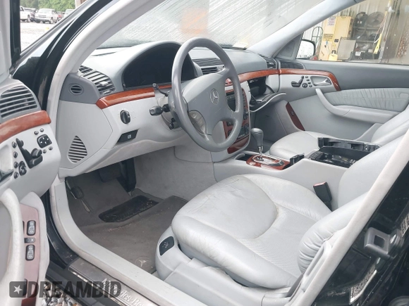 2000 Mercedes-Benz S with VIN WDBNG70J4YA020596, listed as a IAAI auction lot 42101357 with Not Provided miles. Bid and sale history available at carsss.com. Image 5.