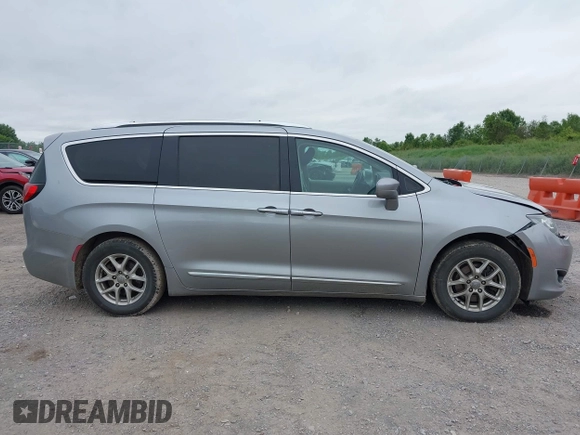 2020 Chrysler Pacifica Touring L with VIN 2C4RC1BG2LR127986, listed as a IAAI auction lot 42419518 with 107,618 mi miles and . Bid and sale history available at DreamBid. Image 13.