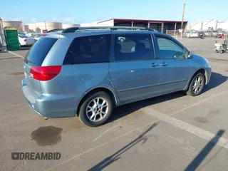 2005 Toyota Sienna XLE with VIN 5TDZA22C55S270952, listed as a IAAI auction lot 42165615 with 98,021 mi miles. Bid and sale history available at carsss.com. Image 4.