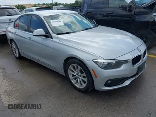 2017 BMW 3 Series 320i z VIN WBA8E1G31HNU16631, wystawiony jako IAAI lot #42050700 z przebiegiem 97 501 mil mil oraz . Historia ofert i sprzedaży dostępna na DreamBid. Obrazek 1.