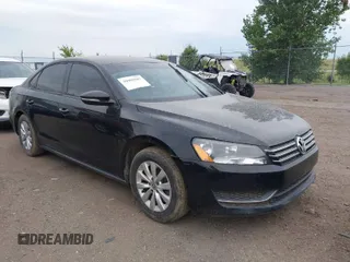 2012 Volkswagen Passat S z VIN 1VWAP7A33CC073431, wystawiony jako IAAI lot #39998507 z przebiegiem 117 791 mil mil oraz . Historia ofert i sprzedaży dostępna na DreamBid. Obrazek 1.