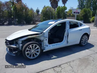 2020 Tesla Model 3 Long Range z VIN 5YJ3E1EB7LF628030, wystawiony jako IAAI lot #42357277 z przebiegiem 82 379 mil mil oraz . Historia ofert i sprzedaży dostępna na DreamBid. Obrazek 20.