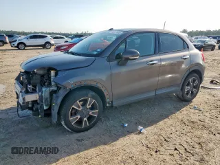 2016 FIAT 500X Easy z VIN ZFBCFXBT4GP348366, wystawiony jako Copart lot #58411885 z przebiegiem 86 030 mil mil oraz Szkoda całkowita • Salvage title. Historia ofert i sprzedaży dostępna na DreamBid. Obrazek 1.