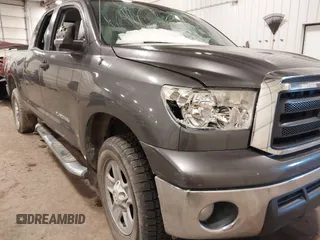 2013 Toyota Tundra z VIN 5TFUM5F11DX045948, wystawiony jako IAAI lot #41687797 z przebiegiem 177 579 mil mil oraz . Historia ofert i sprzedaży dostępna na DreamBid. Obrazek 6.